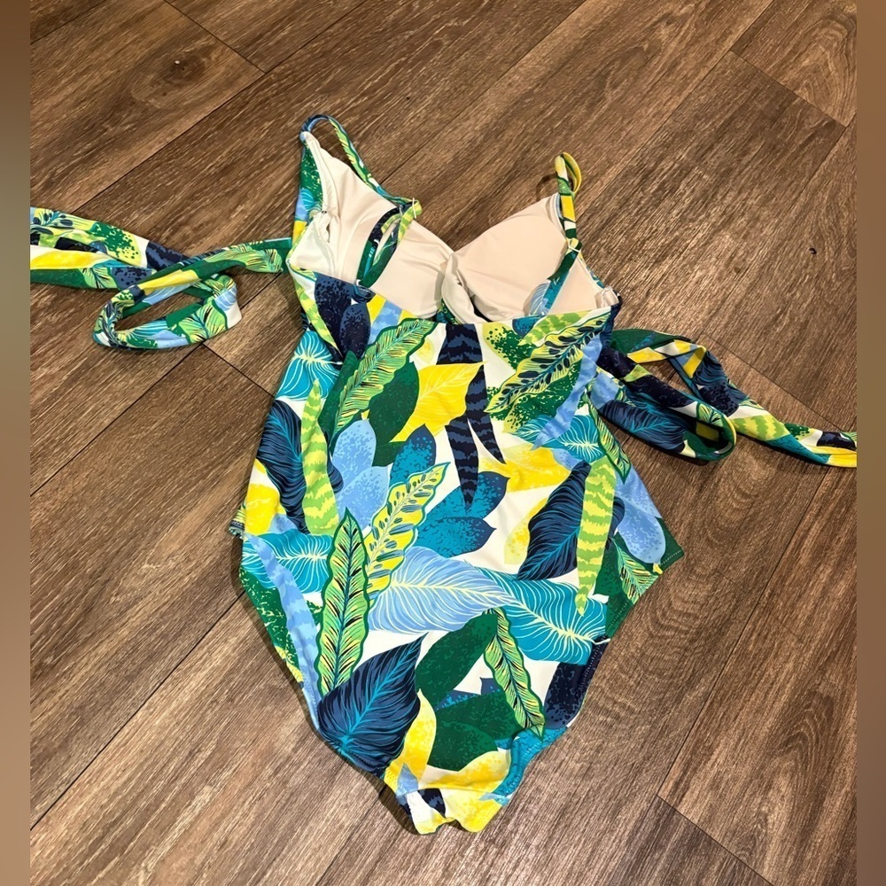 Aerie Women's L Floral Wrap One Piece Swim Suit Full Coverage
Green Blue Yellow - Picture 2 of 8